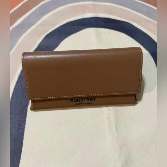 BURBERRY Sunglass Case - Picture 2 of 7